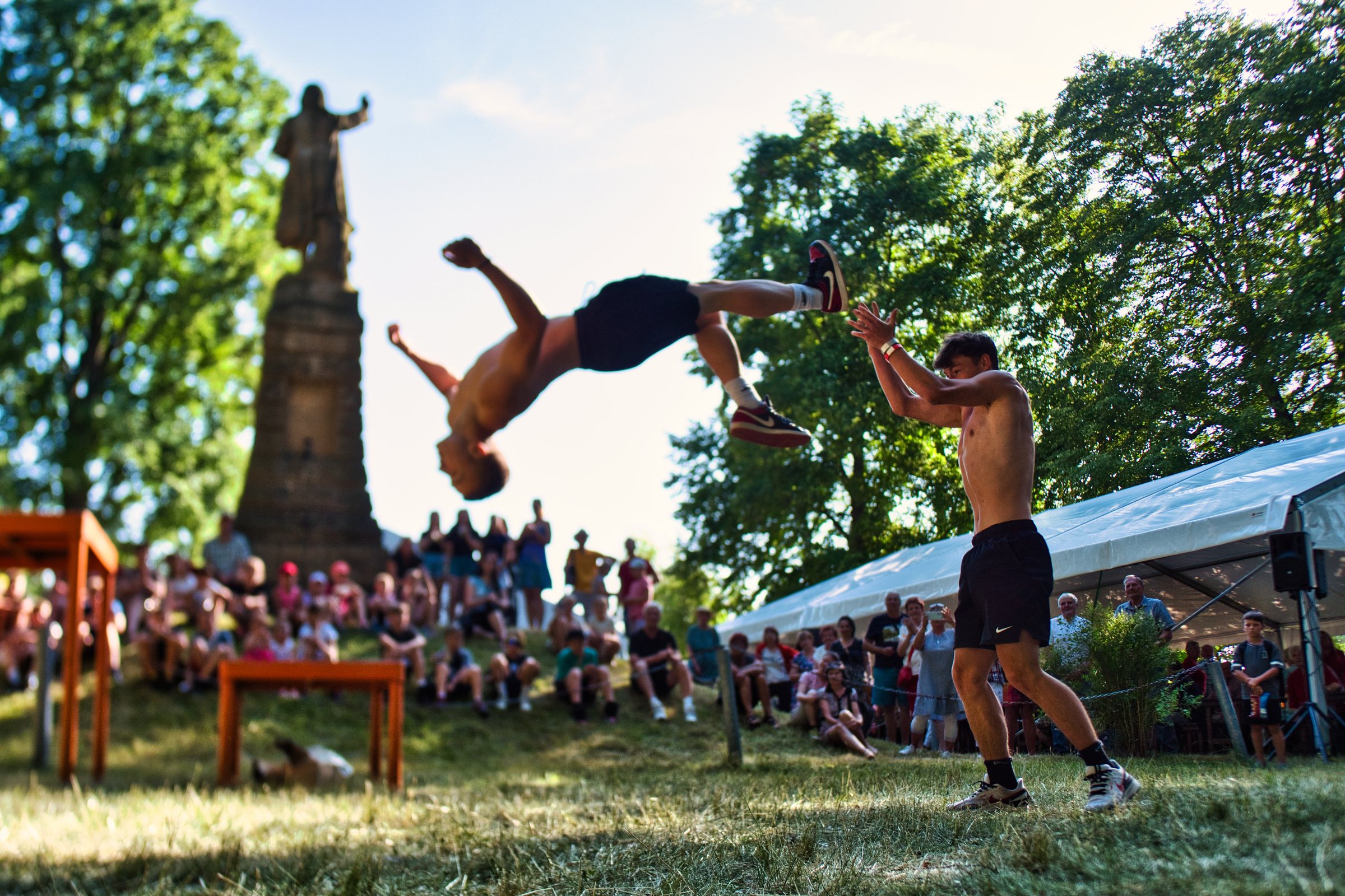 Vystoupení Air Tribe na slavnosti pod širým nebem